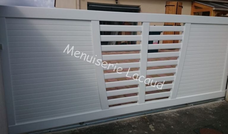 Portail PVC coulissant